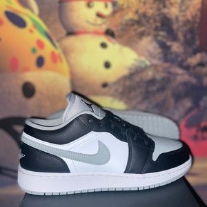 SOLD Boys LIMITED Jordan 1 low brand new